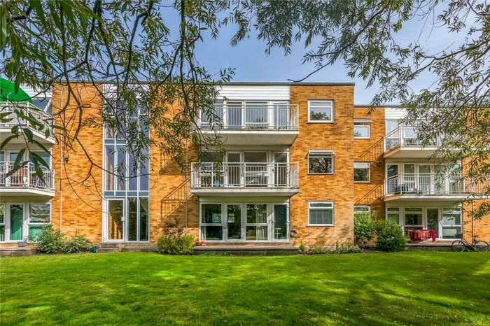 2 Bedroom Flat To Rent In Bishops Court, Trumpington, Cambridge, Cambridgeshire, CB2