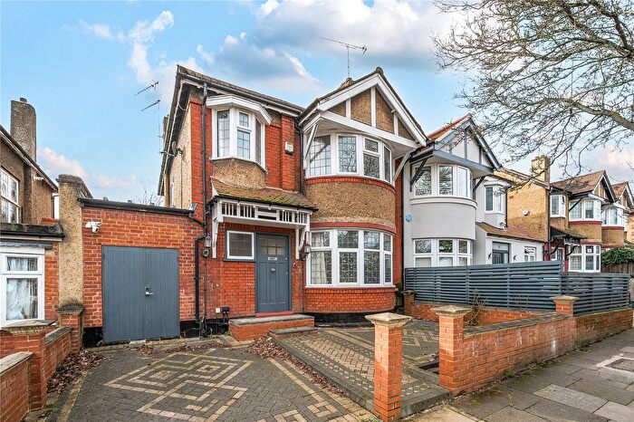 3 Bedroom Detached House For Sale In Rhodes Avenue, London, N22