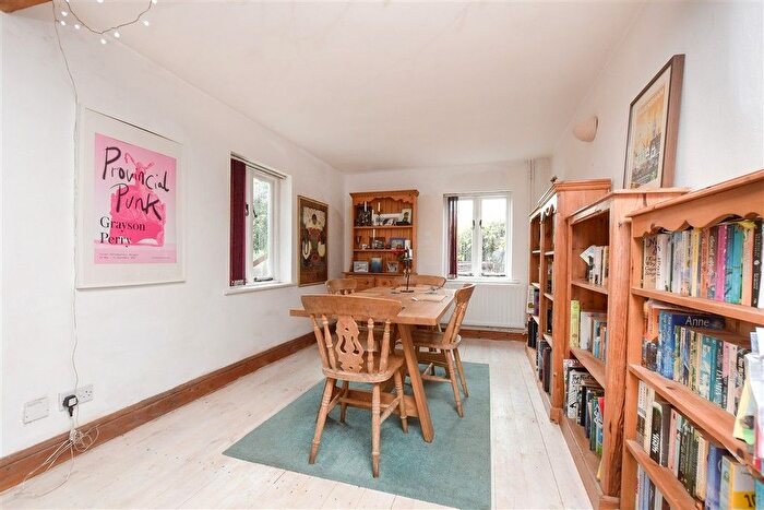 4 Bedroom Link Detached House For Sale In Painters Forstal, Faversham, Kent, ME13