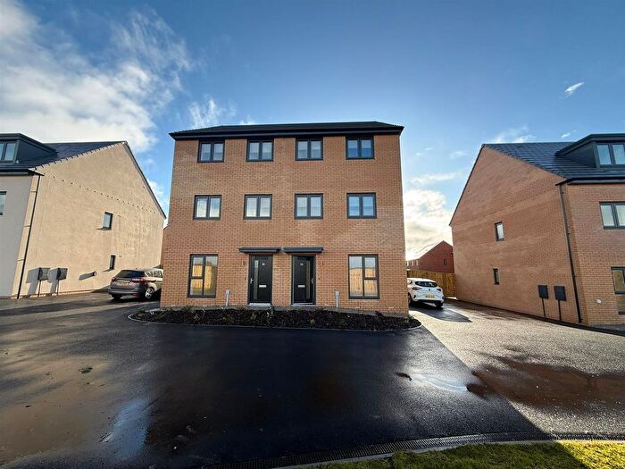 4 Bedroom Town House To Rent In Kingsfield Park, Hull, HU7