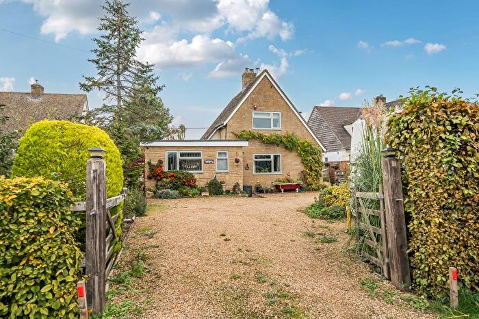 3 Bedroom Detached House For Sale In The Downs, Standlake, OX29