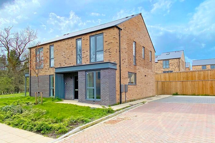 3 Bedroom Semi-Detached House To Rent In Lindley Mews, Harrogate, HG3