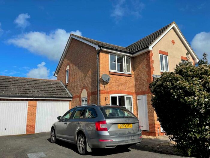 3 Bedroom Semi-Detached House To Rent In Weycroft, Didcot, OX11