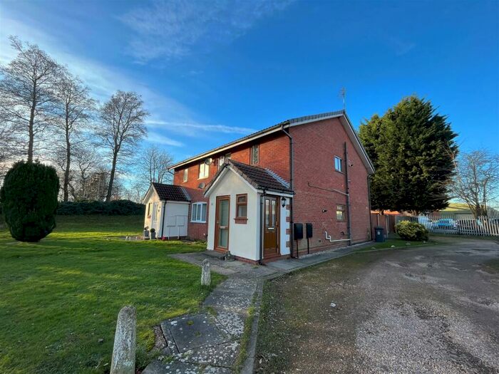 2 Bedroom Maisonette To Rent In Sheringham Close, Crowhill, Nuneaton, CV11