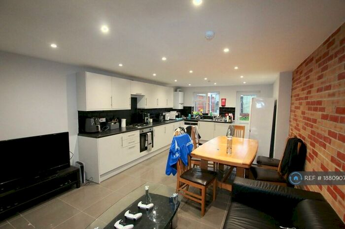 5 Bedroom Terraced House To Rent In De Beauvoir Road, Reading, RG1