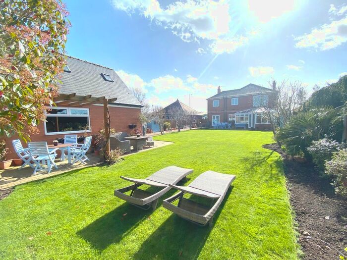 4 Bedroom Detached House For Sale In Rawcliffe Road, Airmyn, Goole, DN14