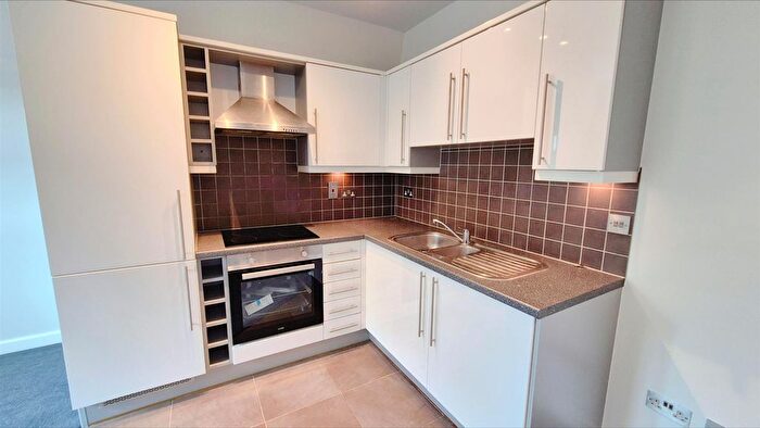 1 Bedroom Flat To Rent In Park Road, Hampton Hill, TW12