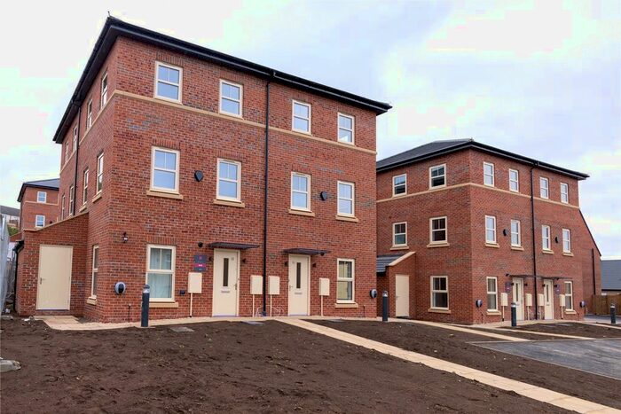 2 Bedroom Town House To Rent In Barden Lane, Leeds, West Yorkshire, LS14