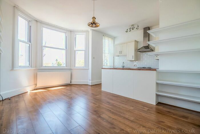 2 Bedroom Flat To Rent In Knights Hill, West Norwood, London, SE27