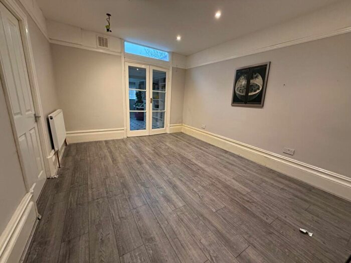 1 Bedroom Flat To Rent In Hampden Road, Turnpike Lane, N8