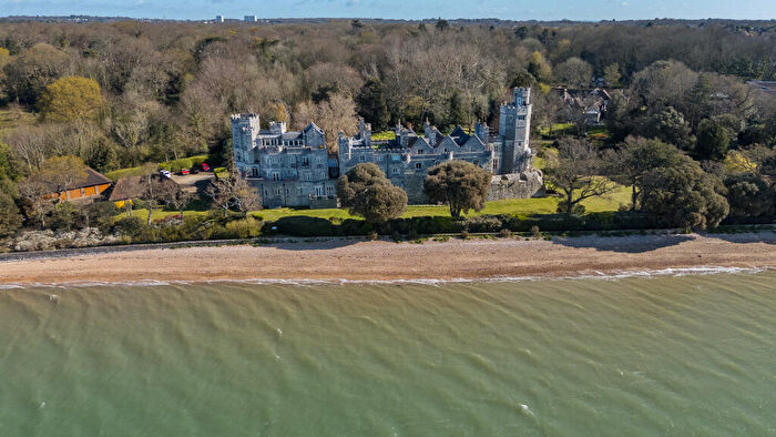 4 Bedroom Flat For Sale In Abbey Hill, Netley Abbey, SO31