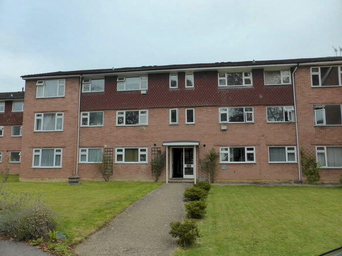 2 Bedroom Flat To Rent In Le May Close, Horley, RH6