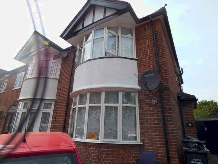 3 Bedroom End Of Terrace House To Rent In Brook Street, Luton, LU3