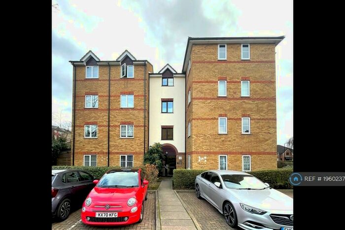 2 Bedroom Flat To Rent In Chingford, London, E4