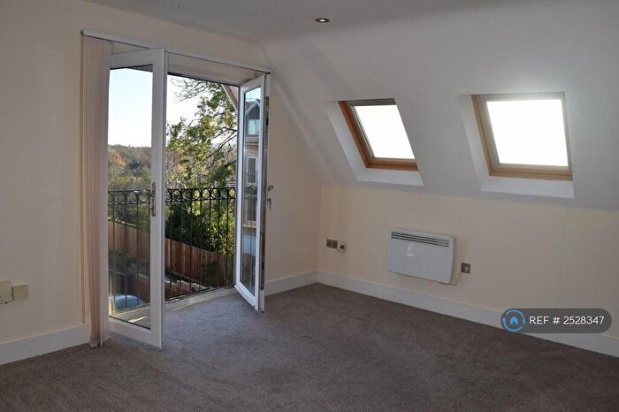 2 Bedroom Flat To Rent In College Road, Cardiff, CF14