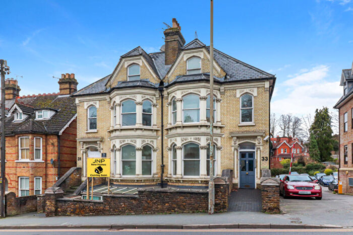 2 Bedroom Apartment For Sale In Amersham Hill, High Wycombe, Buckighamshire, HP13
