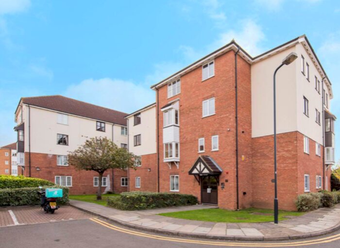 1 Bedroom Flat To Rent In Elmore Close / Vicars Bridge, Wembley, HA0