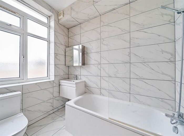 2 Bedroom Flat For Sale In Charteris Road, London, NW6