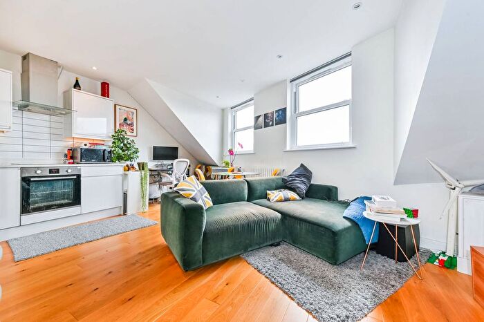 1 Bedroom Flat To Rent In Mountgrove Road, Highbury, London, N5