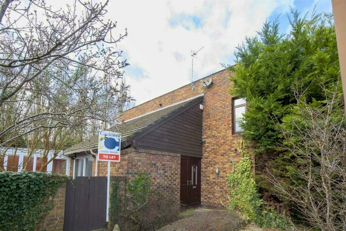 4 Bedroom Detached House To Rent In Kenwell Court, Woolstone, MK15