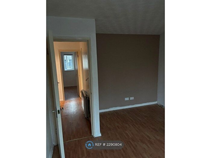 2 Bedroom Flat To Rent In Mandeville Court, Chingford, E4