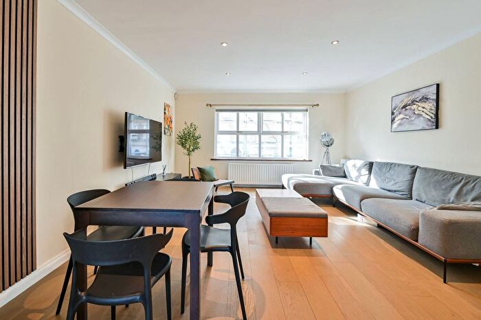 2 Bedroom Flat To Rent In Griggs Place, London Bridge, London, SE1