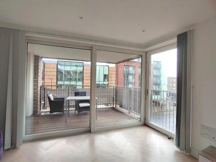 2 Bedroom Flat To Rent In Pearl House, Islington, London, N7