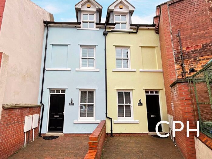 4 Bedroom Semi-detached House For Sale In St. Martins Place, Scarborough, YO11