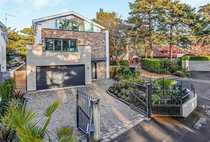 5 Bedroom Detached House For Sale In Crichel Mount Road, Evening Hill, BH14