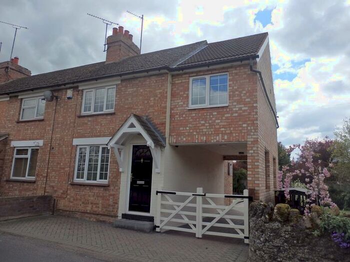 3 Bedroom Cottage To Rent In Bailey Villas, Pavenham Road, MK43