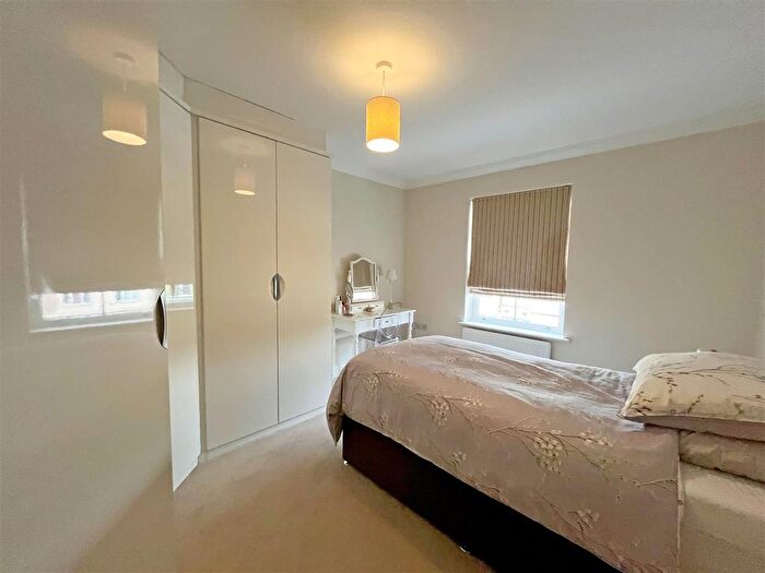 1 Bedroom Flat For Sale In Hornchurch Road, Hornchurch, RM12