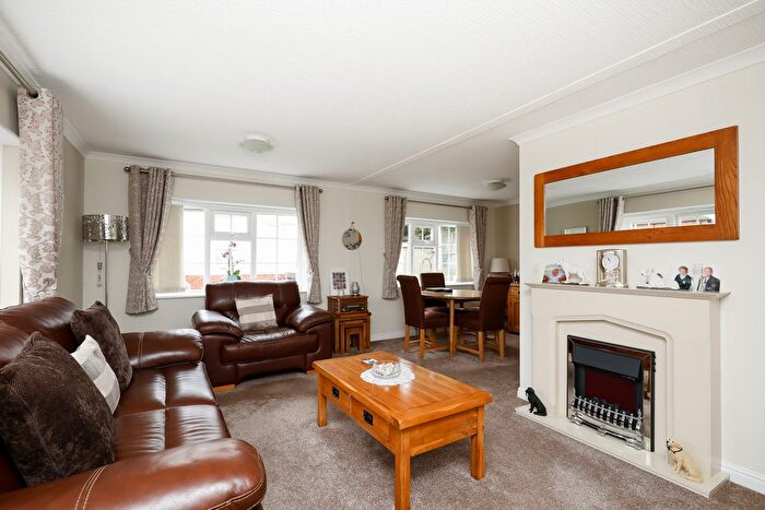 2 Bedroom Mobile/park Home For Sale In Layters Green Lane, Chalfont St Peter, SL9