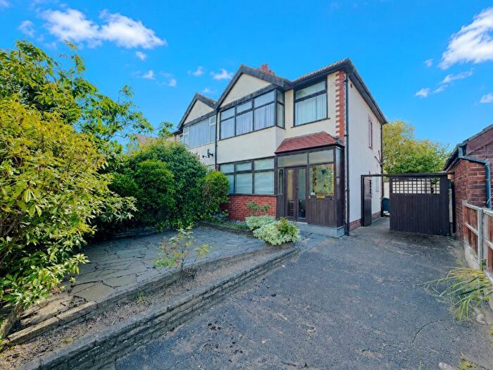 3 Bedroom Semi-detached House For Sale In North Drive, Thornton-Cleveleys, FY5