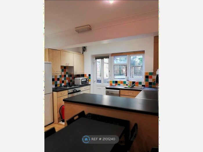 1 Bedroom Flat To Rent In Lower Floor, Oxford, OX4
