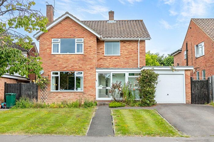 3 Bedroom Detached House For Sale In Leighlands, Crawley, RH10