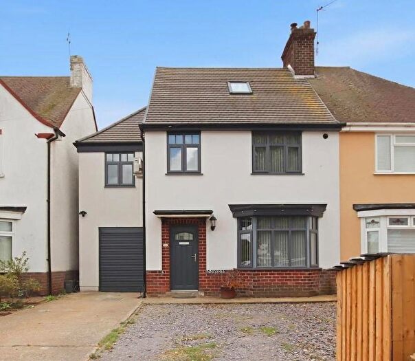 4 Bedroom Semi-detached House For Sale In Manor Avenue, Brimington, Chesterfield, S43