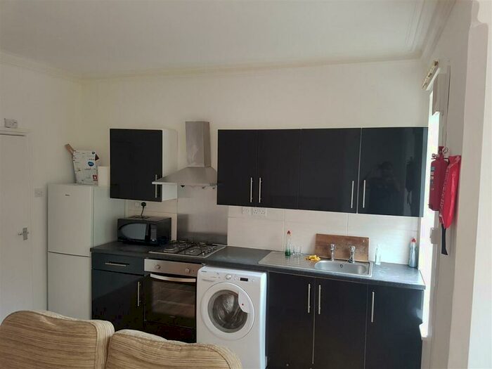 3 Bedroom Flat To Rent In **£pppw Excluding Bills** Noel Street, - Uon, NG7
