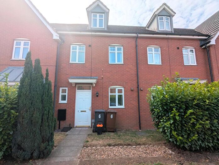 3 Bedroom Town House To Rent In Byland Close, Bunkers Hill, Lincoln, LN2