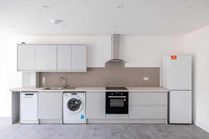 2 Bedroom Flat To Rent In Station Road East, Oxted, RH8