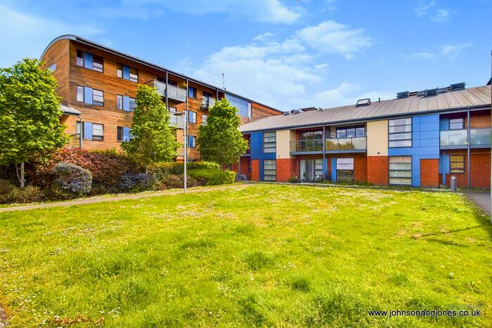 2 Bedroom Flat To Rent In Pretoria Road, Chertsey, KT16