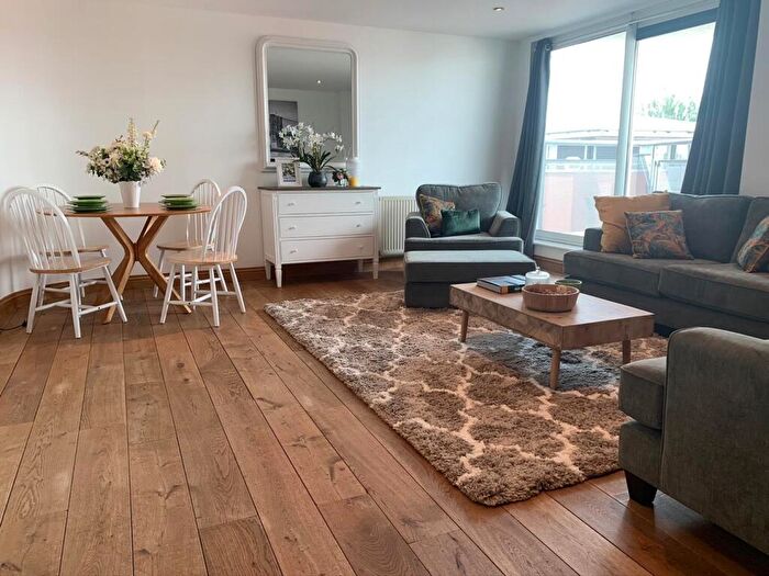 1 Bedroom Apartment To Rent In Watkin Road, Leicester, LE2