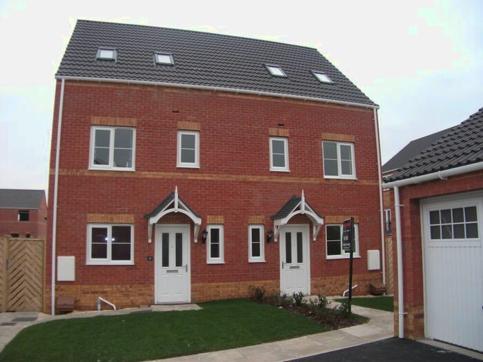 4 Bedroom Semi-Detached House To Rent In Kingwood Close, Monk Bretton, Barnsley, S71