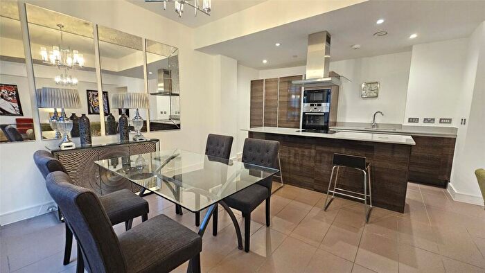 2 Bedroom Flat For Sale In Colston Avenue, Bristol, BS1