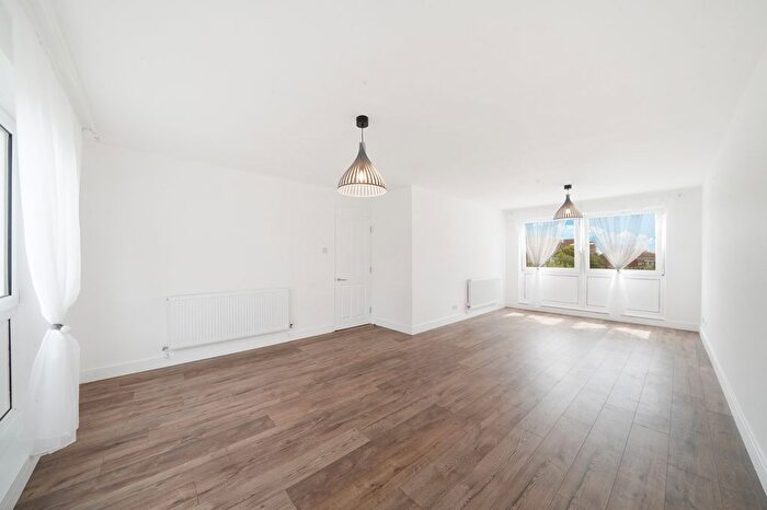 3 Bedroom Flat To Rent In Hardwicke Street, Barking, IG11