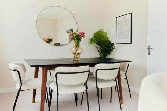 2 Bedroom Flat To Rent In Oakhill Road, London, SW15