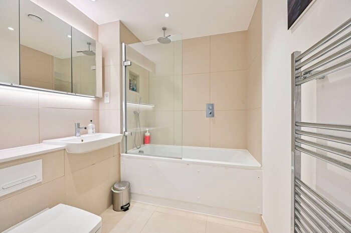 2 Bedroom Flat For Sale In Wyndham Road, Southwark, SE5