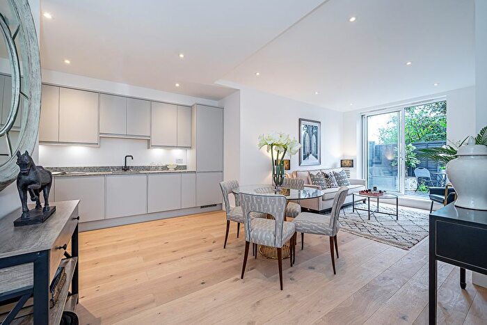 2 Bedroom Flat For Sale In Kingsbridge Avenue, London, W3