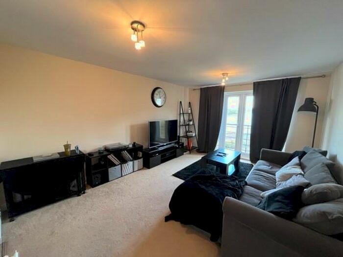 2 Bedroom Flat To Rent In Shelley Rise, Rochester, ME1
