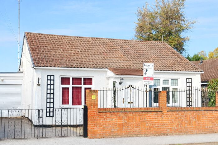 2 Bedroom Bungalow For Sale In Sandhurst Road, Yateley, Hampshire, GU46
