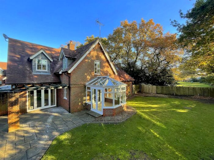 4 Bedroom Detached House To Rent In The Coppice, West Moors, Ferndown, BH22